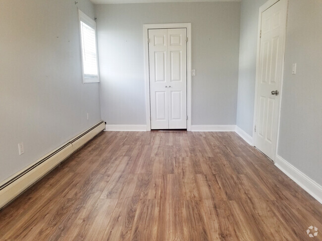 Building Photo - 25 Makemoney Ave Unit Upstairs Rental