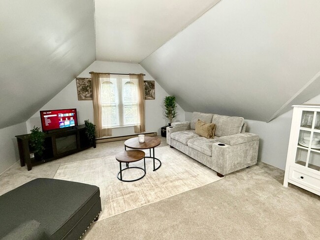 Building Photo - 1-Bedroom Apartment – Prime Poughkeepsie L...