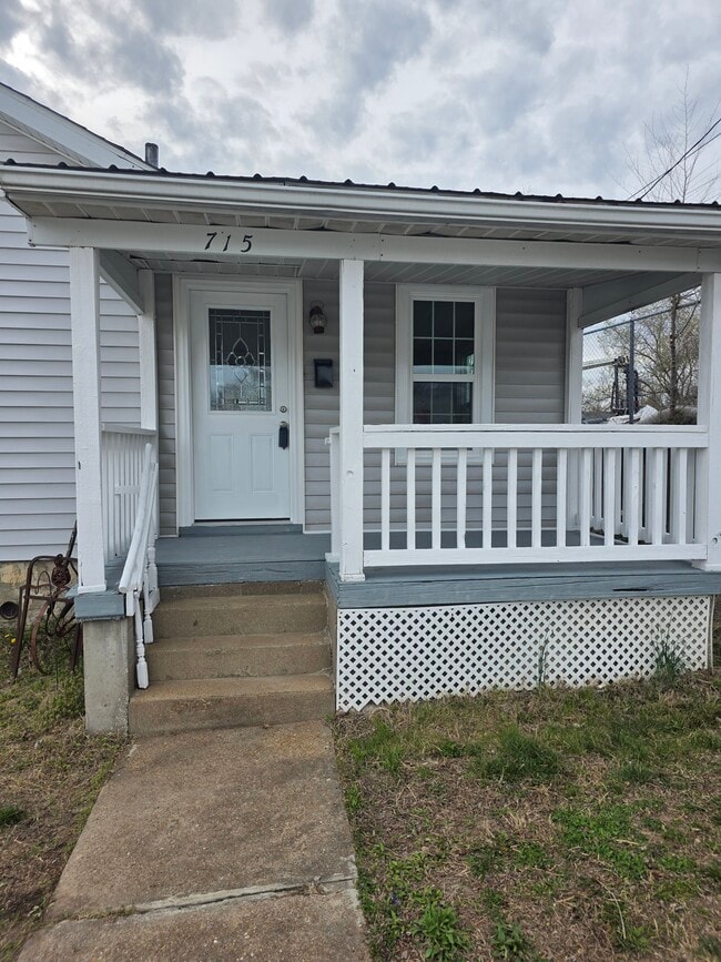 Photo - 715 Walnut St