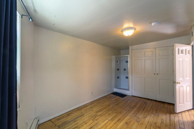 Photo - 126 Newark Ave Unidad 3