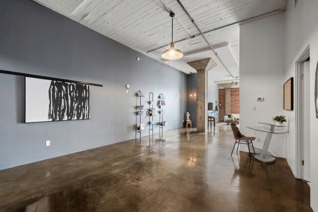 Photo - 10303-10107 107 St NW Unit SI ID1308642P