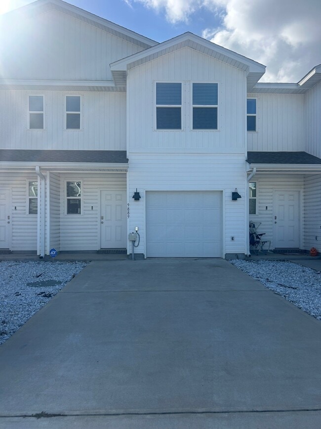 Building Photo - 9789 McLuvin Rd