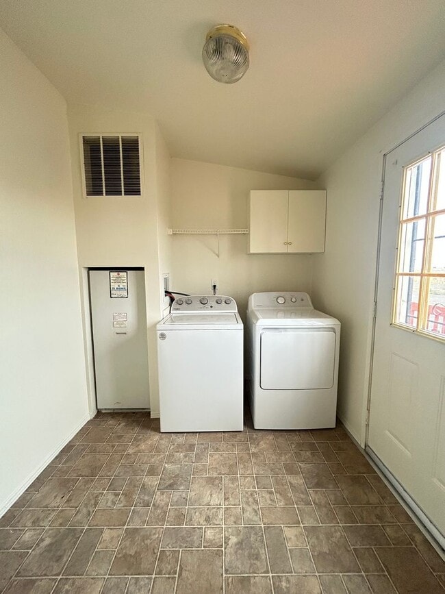 Photo - ** $1,175 MOVE IN SPECIAL First Month **