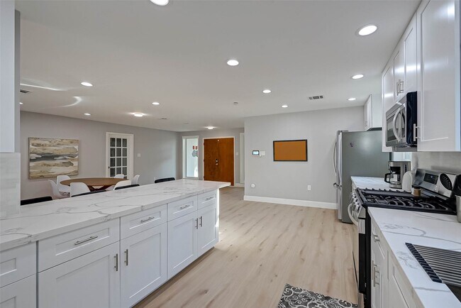 Photo - 5522 Caversham Dr