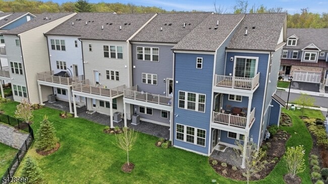 Photo - 19 Dahlia Dr