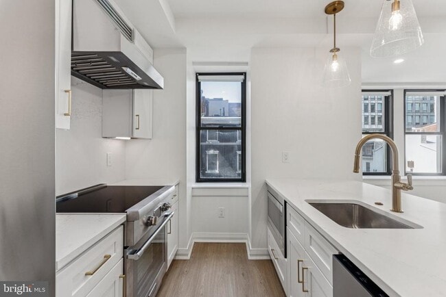 Photo - 135 S 19th St Unidad 308