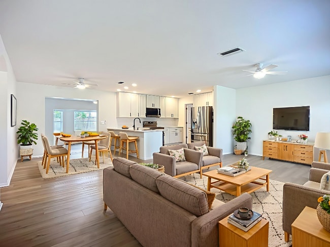 Photo - 2809 Taunton Dr W