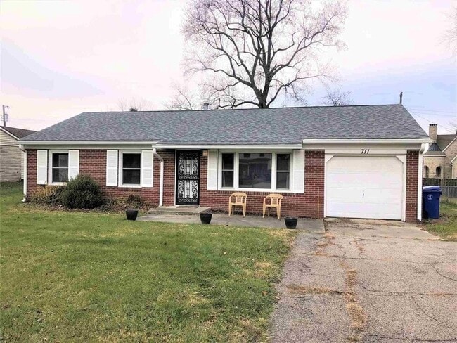 711 S Dixon Rd