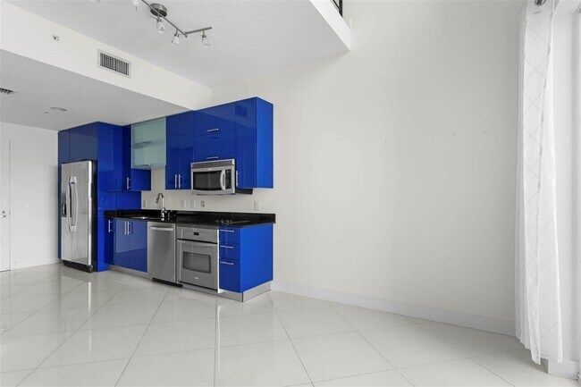 Photo - 60 SW 13th St Unidad 3213