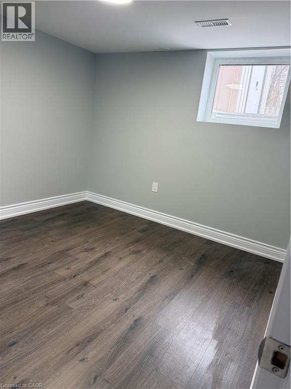 Photo - 276 Balmoral Ave N