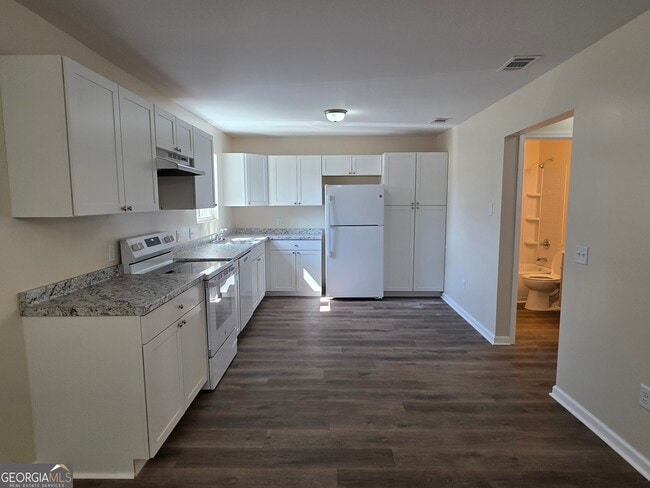 Photo - 113 Towne Pk E Dr