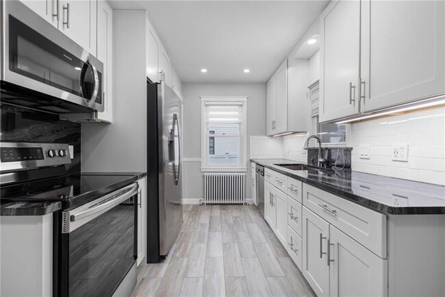 Building Photo - 5 Holten Ave