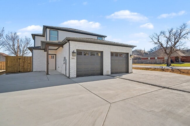 Building Photo - Comfortable Home for Rent in Established Fort Worth Neighborhood