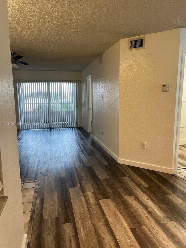 2831 N Oakland Forest Dr Unidad 210