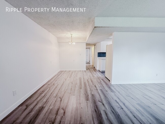 Photo - 1513-1536 36 St SE