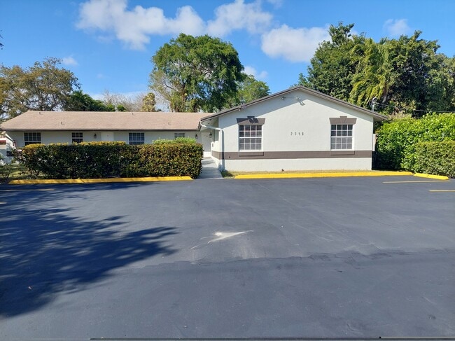 Building Photo - 2319 Johnson St Unit 4