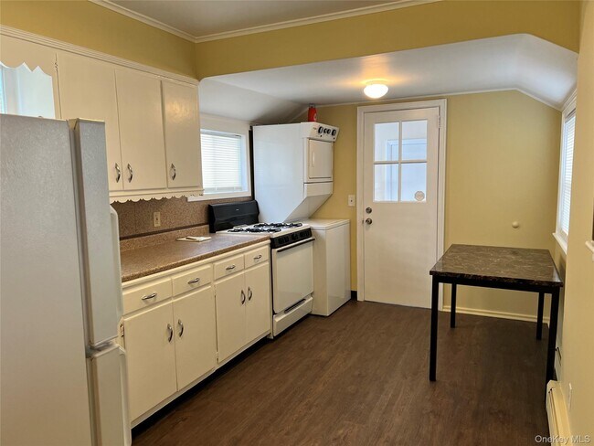 Photo - 223 Clay Pitts Rd