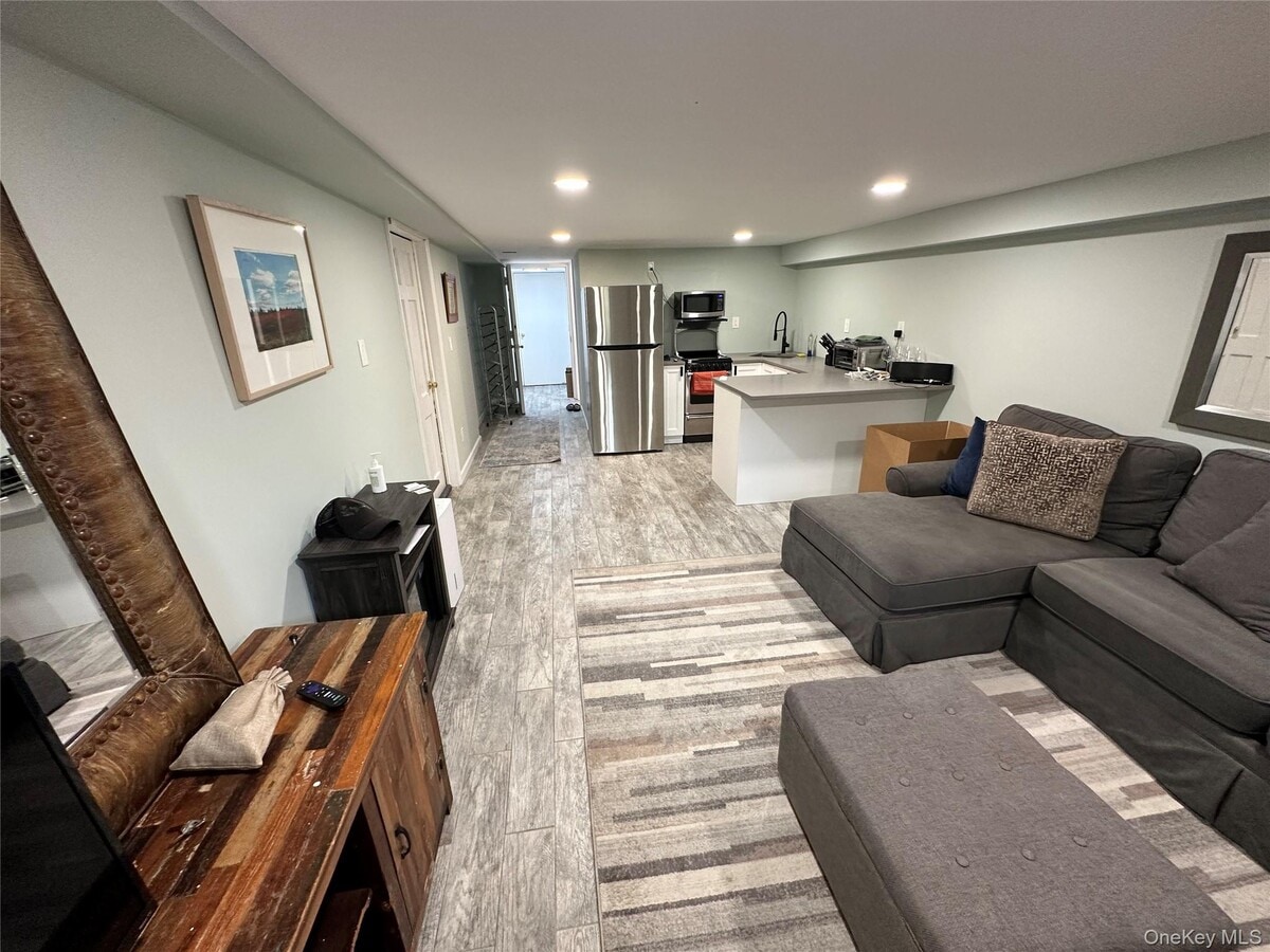 Photo - 171 W Walnut St