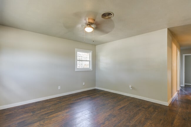 Photo - 1702 E 2nd St