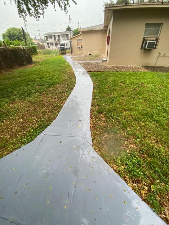 Photo - 7525 NE Miami Ct Unit 7531B