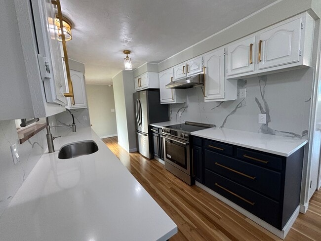 Photo - 3257 Halverson Ave