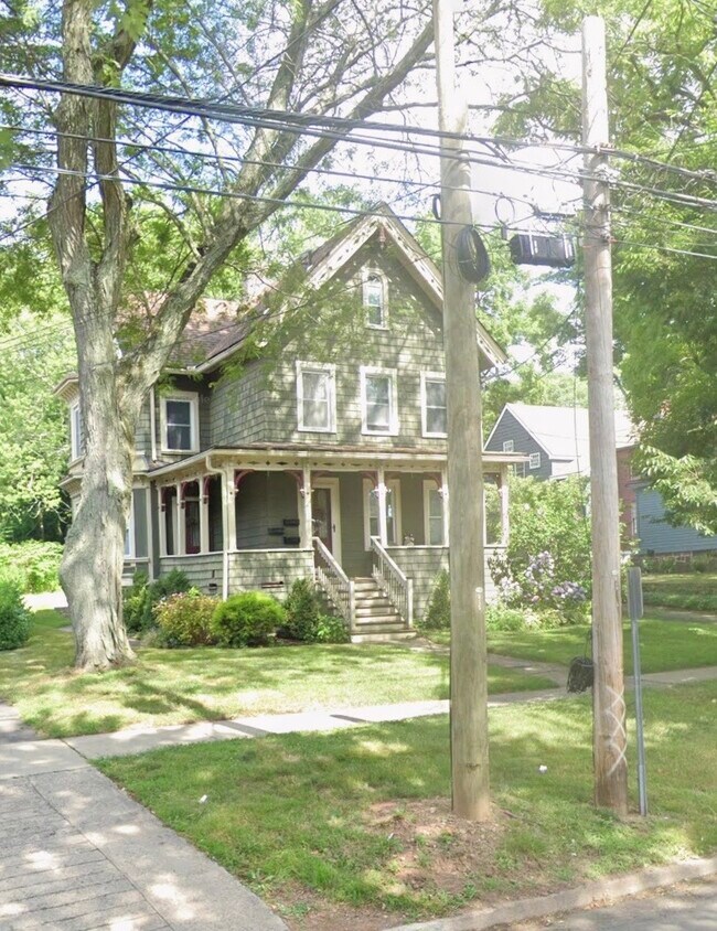 Building Photo - 16 N Elm St Unit #3