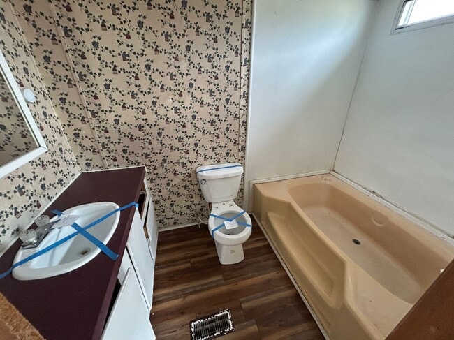 Photo - 304 Reid Ct