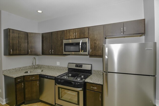 Building Photo - 2958 N Washtenaw Ave Unit A04W Rental