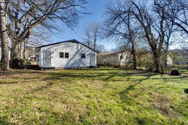 Building Photo - 2004 Wilson St Unit 2004 Wilson St Apt A