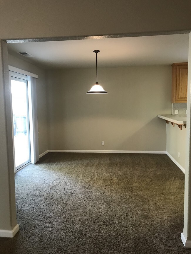 Photo - 140 Delaney Dr