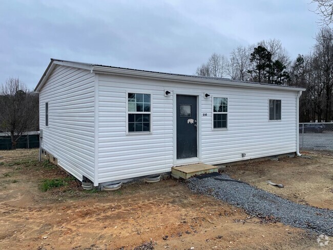 Building Photo - 2 BED, 1 BATH LOCATED ON RANDLEMAN RD Rental