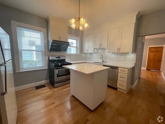 Building Photo - 24 Litchfield St Unit 2 Rental