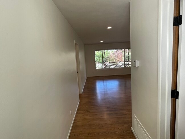 Photo - 855 Cornish Dr