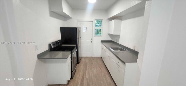 Photo - 1050 98th St Unidad 4W