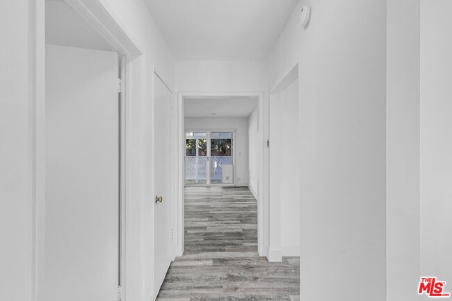 Photo - 13536 Hamlin St