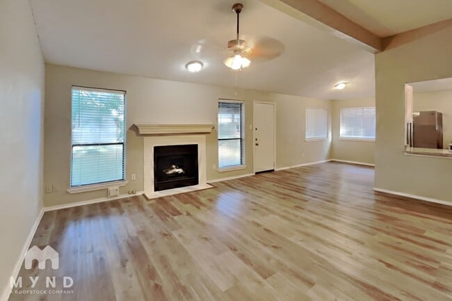 225 Bedford Ln