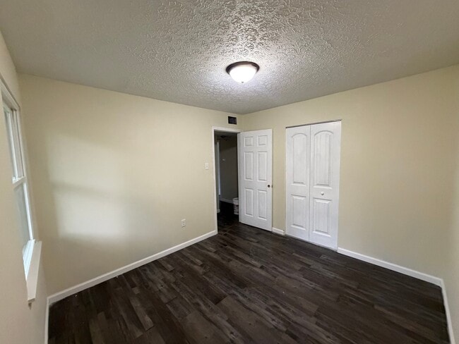 Photo - 725 Goyne Ave