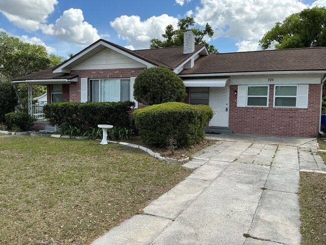 Photo - 3 Bed / 2 Bath Home in North Lakeland – Spacious Yard & Great Location
