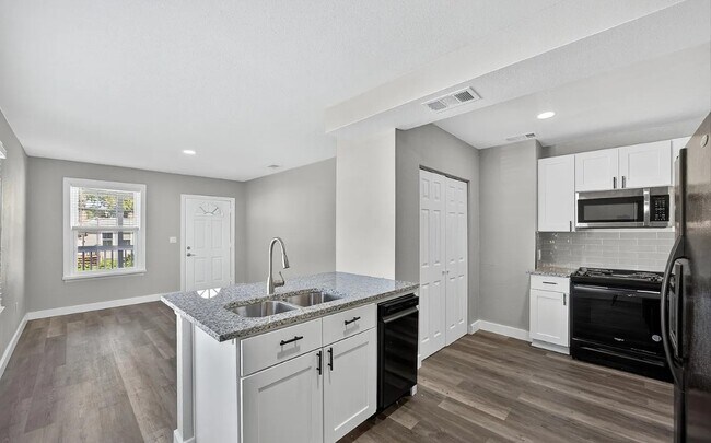 Photo - 5202 Birkenhead Rd