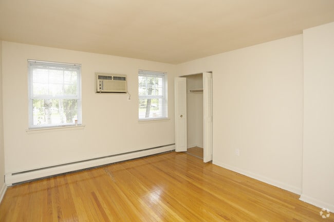 One Bedroom-Bedroom