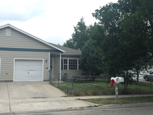 Building Photo - 127 Hunters Way