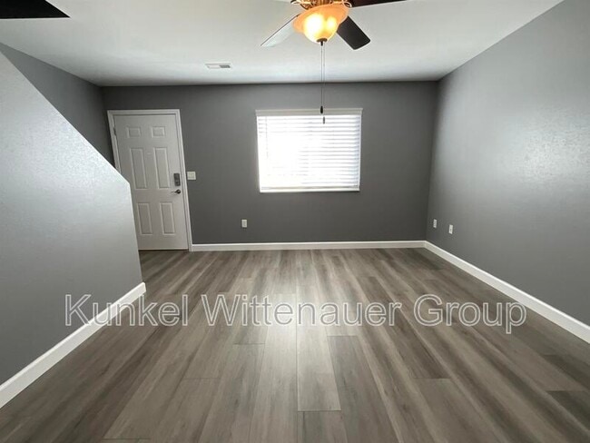 Photo - 700 Fountain View Dr