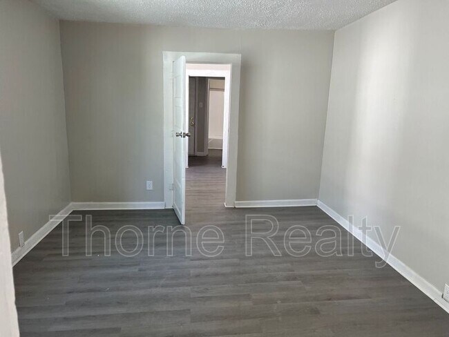 Photo - 812 E Grand Ave