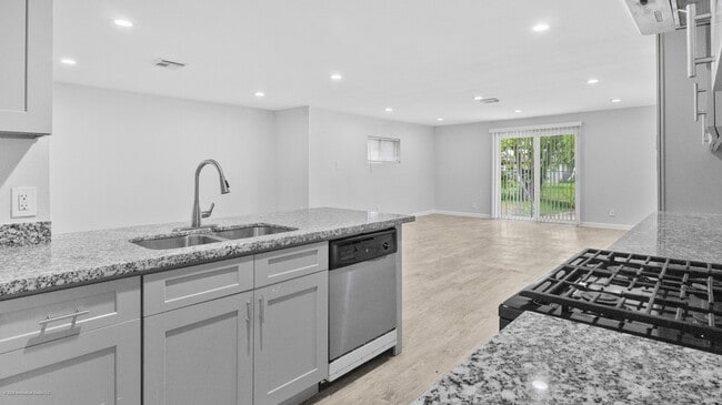Photo - 12002 Leitrim Way