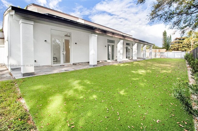 Photo - 425 SW 129th Ave