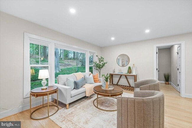 Photo - 901 Hobbs Dr