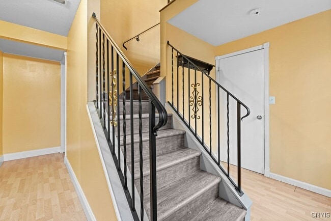 Photo - 3059 Hayfield Ln