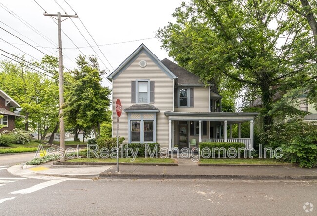 Building Photo - 820 Luttrell St Rental