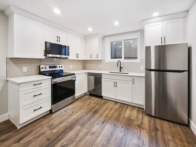 Building Photo - 2614R-26128 Avenue SW