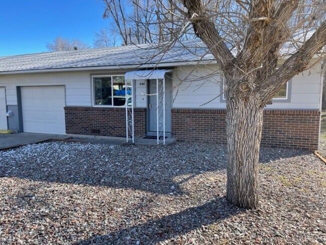 Building Photo - Beautiful 3-Bedroom Duplex in a Highly Desirable Grand Junction Location